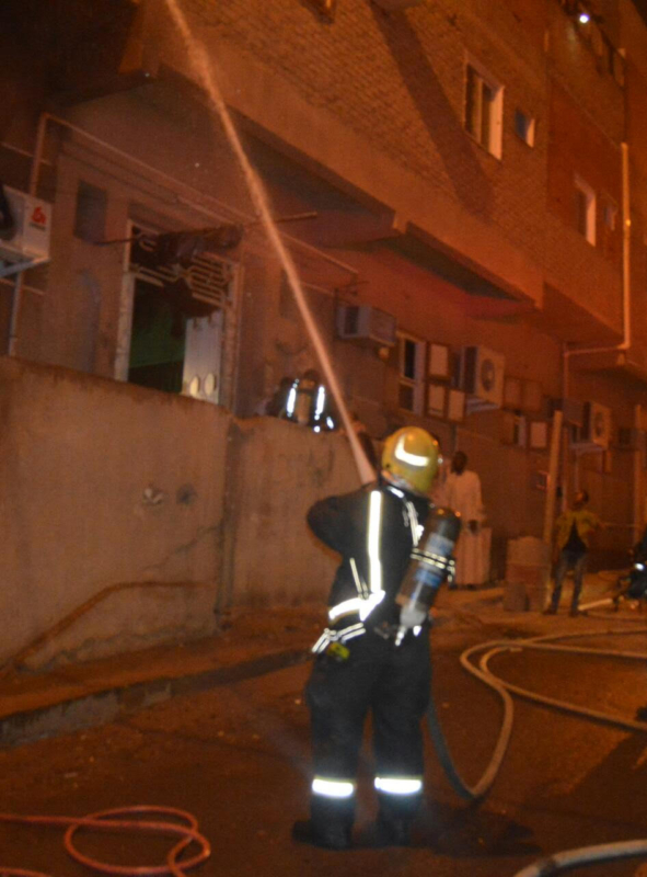 مُكيف يسبب حريقا في مبنى سكني بحي الشريبات 2