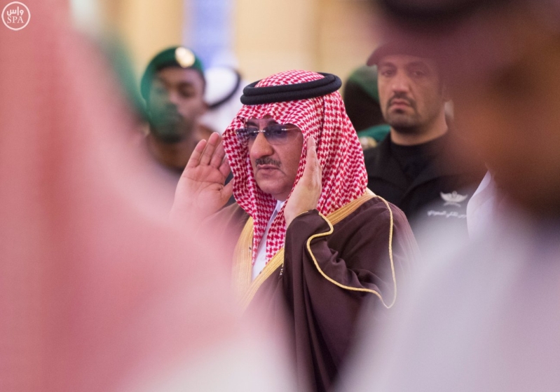 نائب خادم الحرمين يؤدي صلاة الميت على الأميرة سارة بنت سعود10