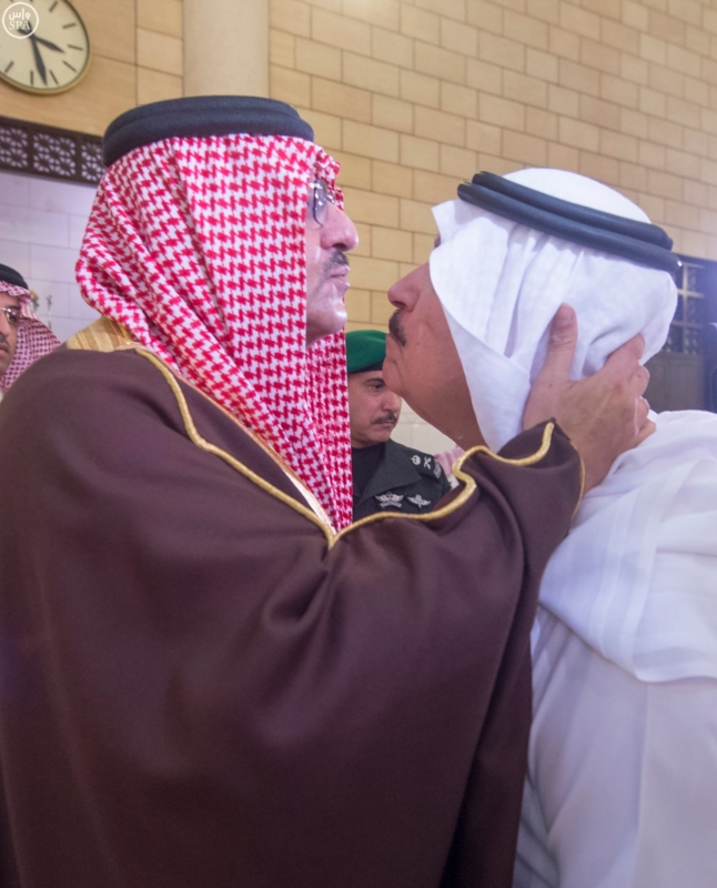 نائب خادم الحرمين يؤدي صلاة الميت على الأميرة سارة بنت سعود9