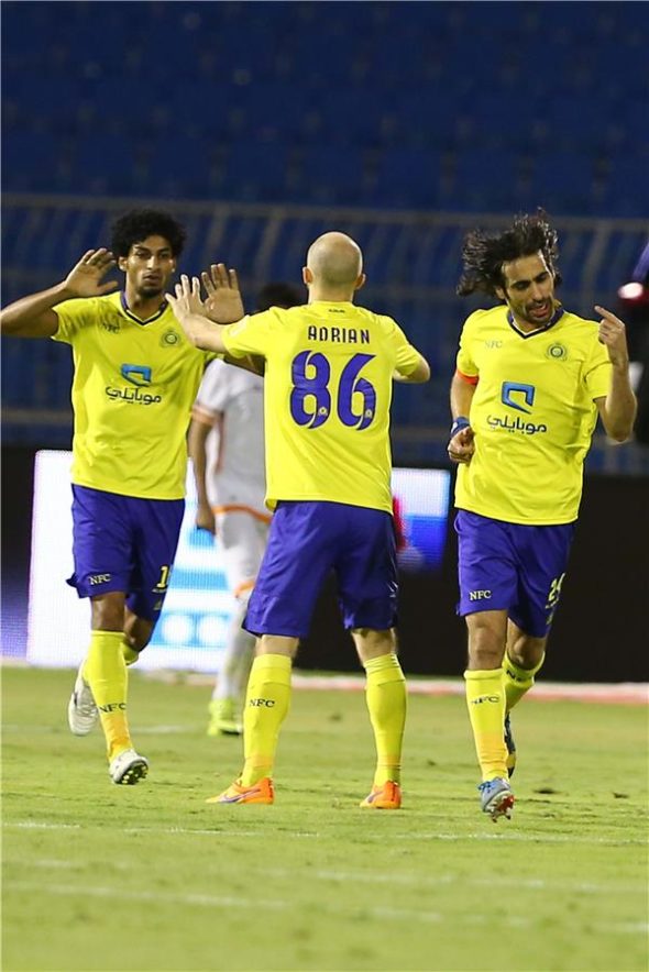 شرفي نصراوي يُحمّس اللاعبين بطريقته الخاصّة