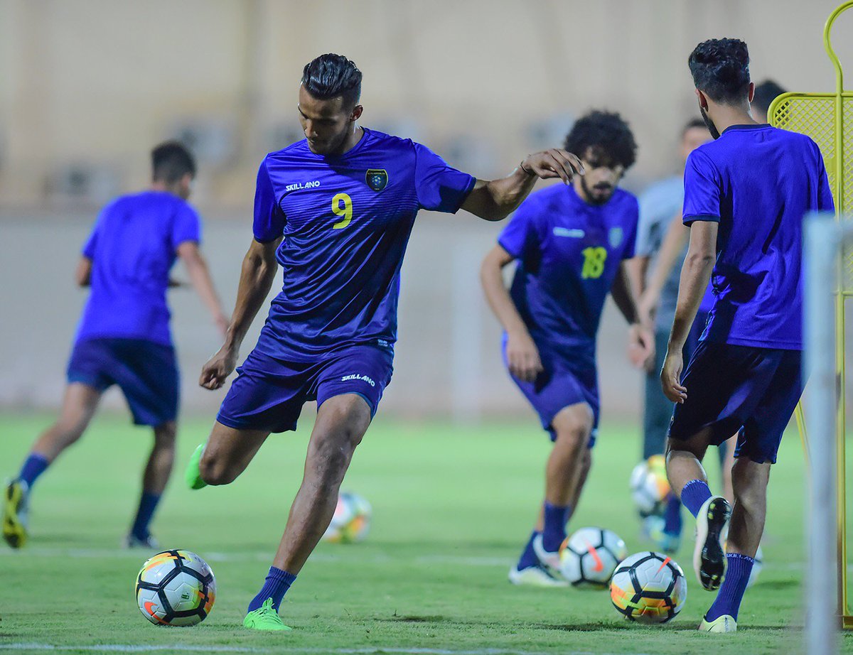 نايف هزازي يغيب عن مباراة التعاون والنصر بسبب الإصابة