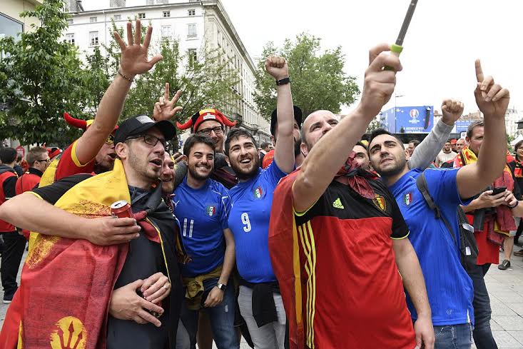 بالصور.. جماهير إيطاليا وبلجيكا ينبذان التعصب في اليورو