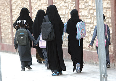 25 طالبة بابتدائية في الرياض في انتظار معلمة منذ بداية الدراسة