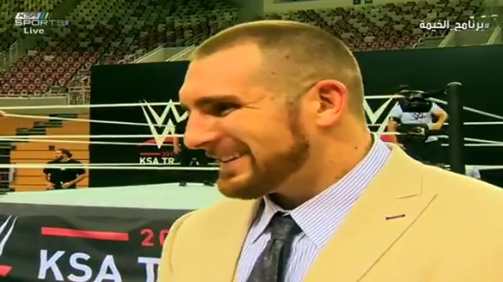 بالفيديو.. نجم WWE يتحدث العربية في تجارب السعودية