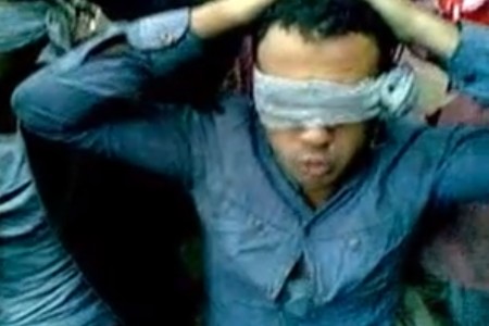 مقطع فيديو للجنود المصريين المختطفين: الحقنا ياريس !