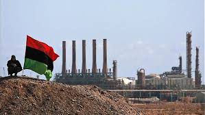 الحكومة الليبية المؤقتة توقف تصدير النفط عبر الشركات القطرية