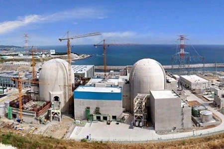 اكتمال 96% من أول مفاعل نووي بالإمارات.. يبدأ العمل 2018