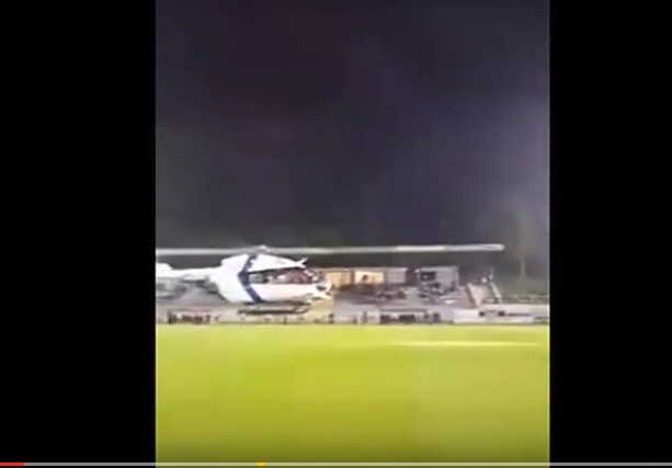 #تيوب_المواطن : هبوط اضطراري لطائرة هليكوبتر يوقف مباراة في بلجيكا