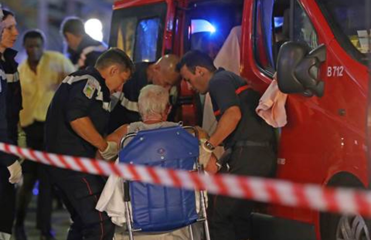 ‫شاهد.. لقطات صادمة من الحادث الإرهابي في نيس الفرنسية‬