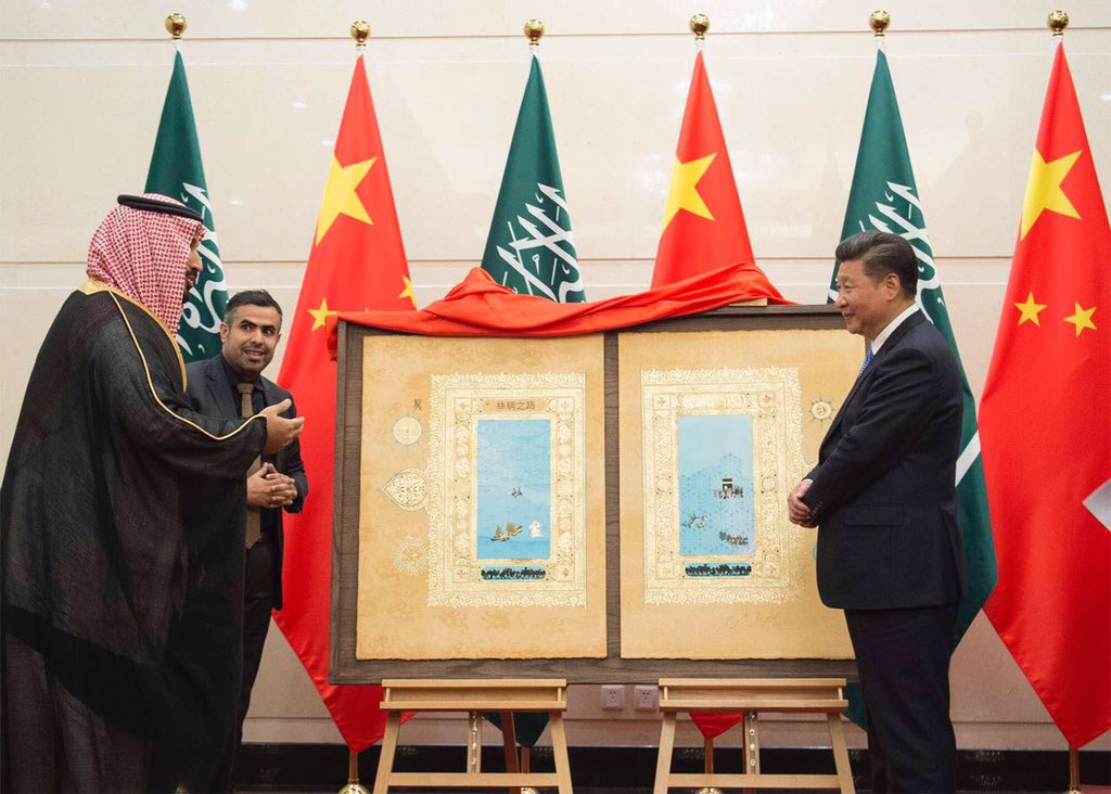 ولي ولي العهد يهدي رئيس الصين لوحة فنية تحاكي طريق الحرير ورؤية2030