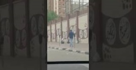 شاهد.. لحظة هروب فتاتين من أعلى سور مدرسة بالكويت