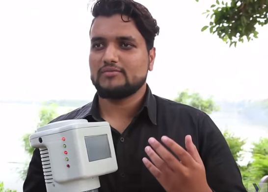 شاهد.. طالب هندي يخترع جهازاً يستخرج الماء من الهواء