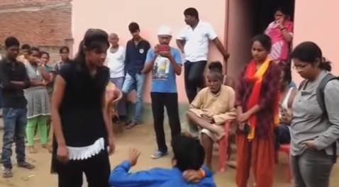 #تيوب_المواطن : فتاة هندية تضرب متحرش