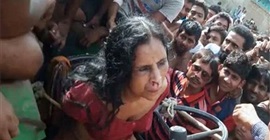 فيديو مروع.. قرويون يعتدون على امرأة هندية ويحلقون شعرها