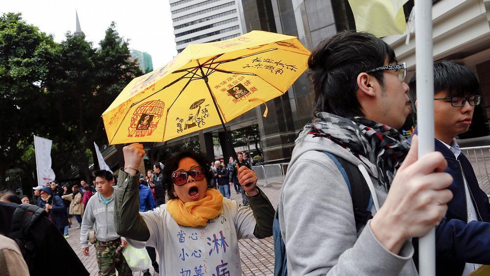 الشرطة في هونغ كونغ تقدم لوائح اتهام ضد تسعة من قادة “ثورة المظلة”