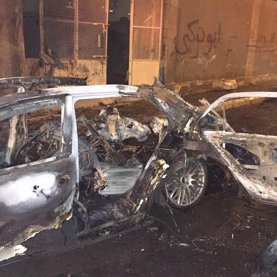 إصابة 3 أشخاص وتضرر سيارات ومنازل بانفجار “هيدروليك” سيارة مواطن