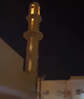 بالفيديو.. وافد باكستاني يَؤُمّ المصلين بصوت الشيخ السديس