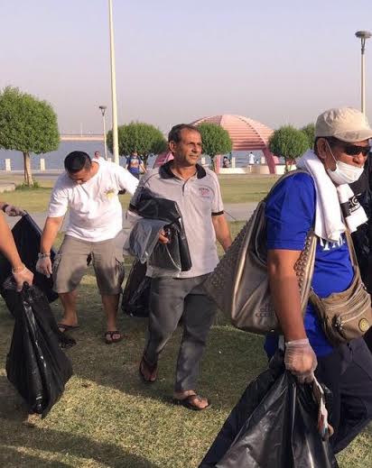 وافدون ينظفون جزيرة المرجان وكورنيش الدمام