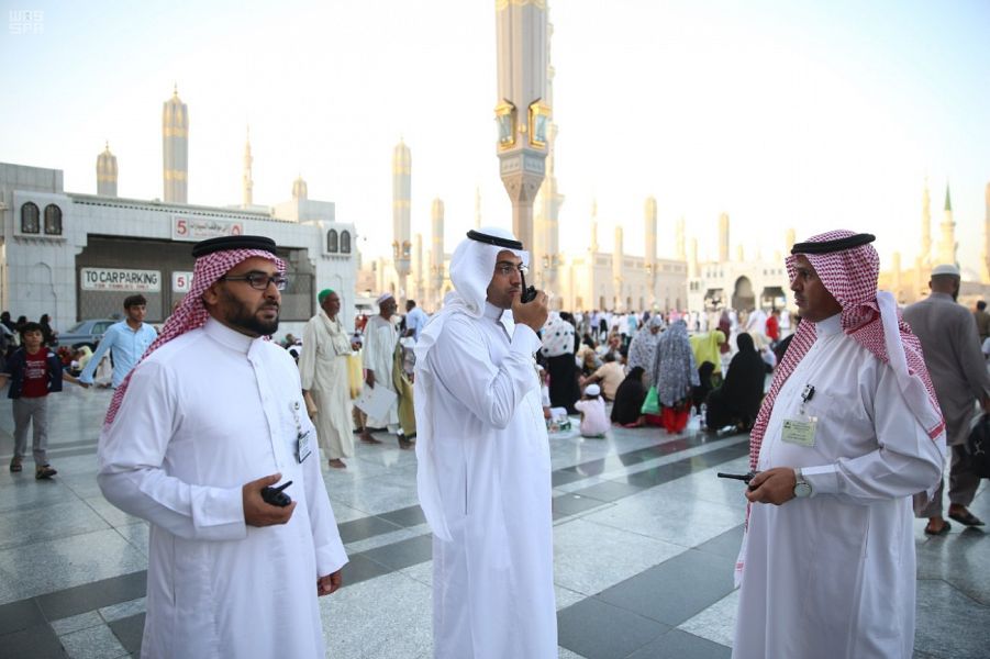 وحدة التحكم بوكالة المسجد النبوي تكثف أعمالها لاستقبال المصلين في صلاة عيد الفطر المبارك