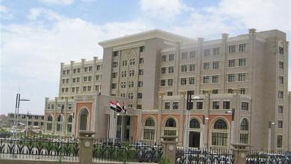 الخارجية اليمنية: السماح بمغادرة اليمنيين بجوازات السفر الصادرة من صنعاء مؤقتًا - المواطن