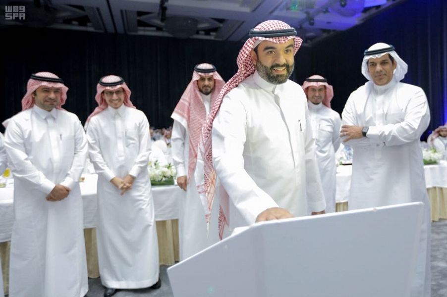 سعوديون يرسمون الثورة الصناعية الرابعة بـ3 عناصر والوزير السواحة يستجيب