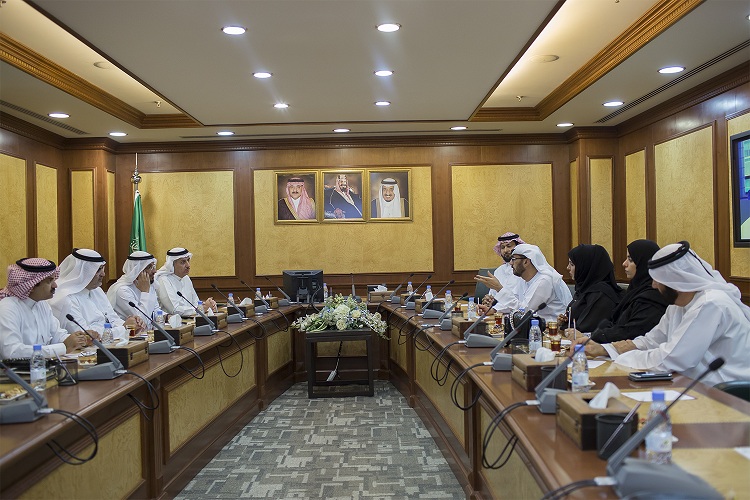 وزير التعليم الإماراتي يشيد بتجربة “تطوير”  للخدمات التعليمية