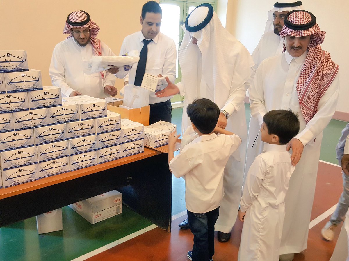 بالصور.. العيسى يتفقد عدداً من مدارس الرياض مع انطلاقة العام الدراسي