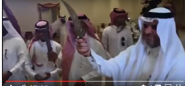 فيديو #عاجل .. وزير التعليم يؤدي رقصة “السعب” الشعبية في #نجران