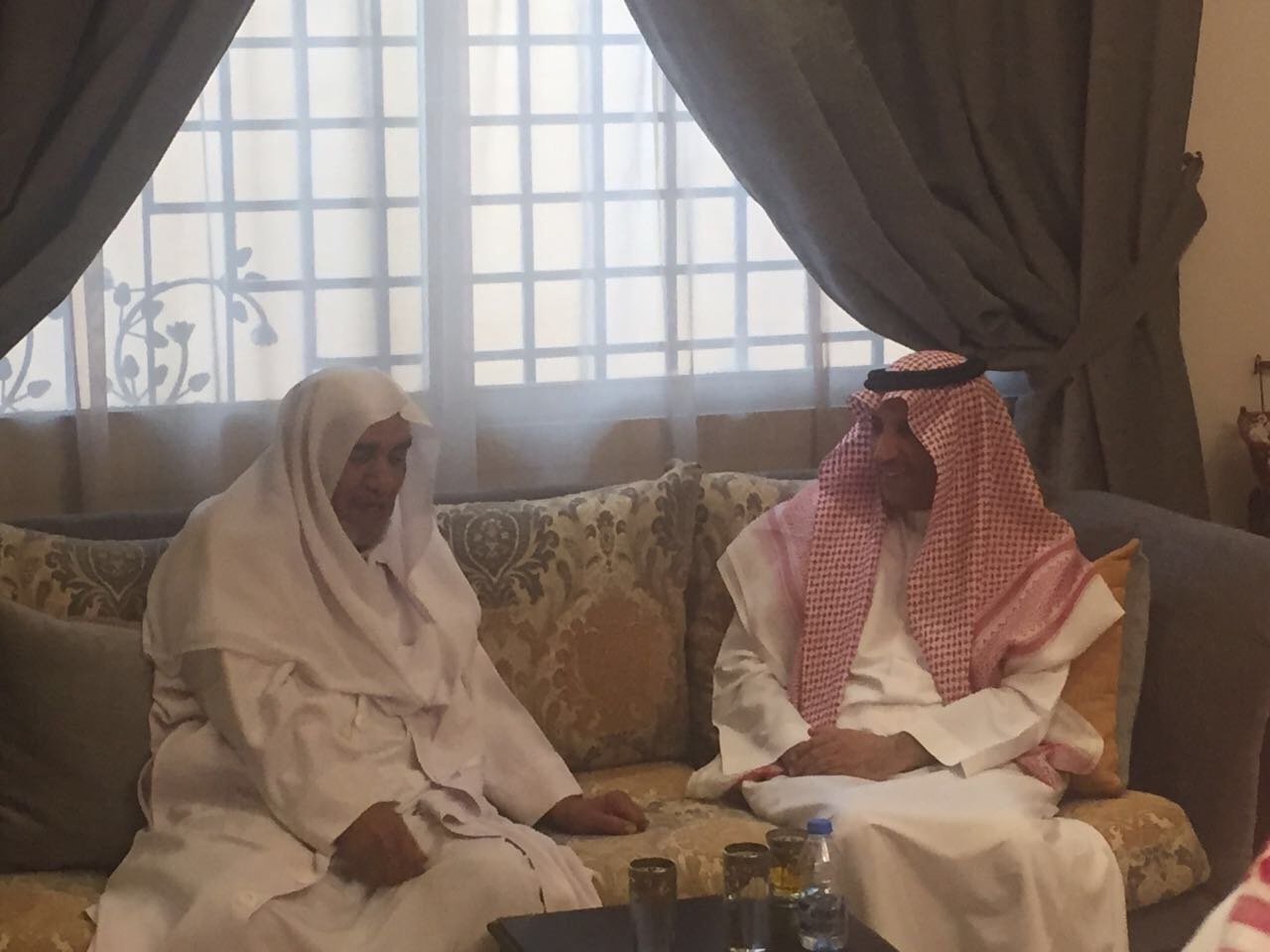 وزير العمل والتنمية الغفيص يزور الشيخ عبدالعزيز الركبان