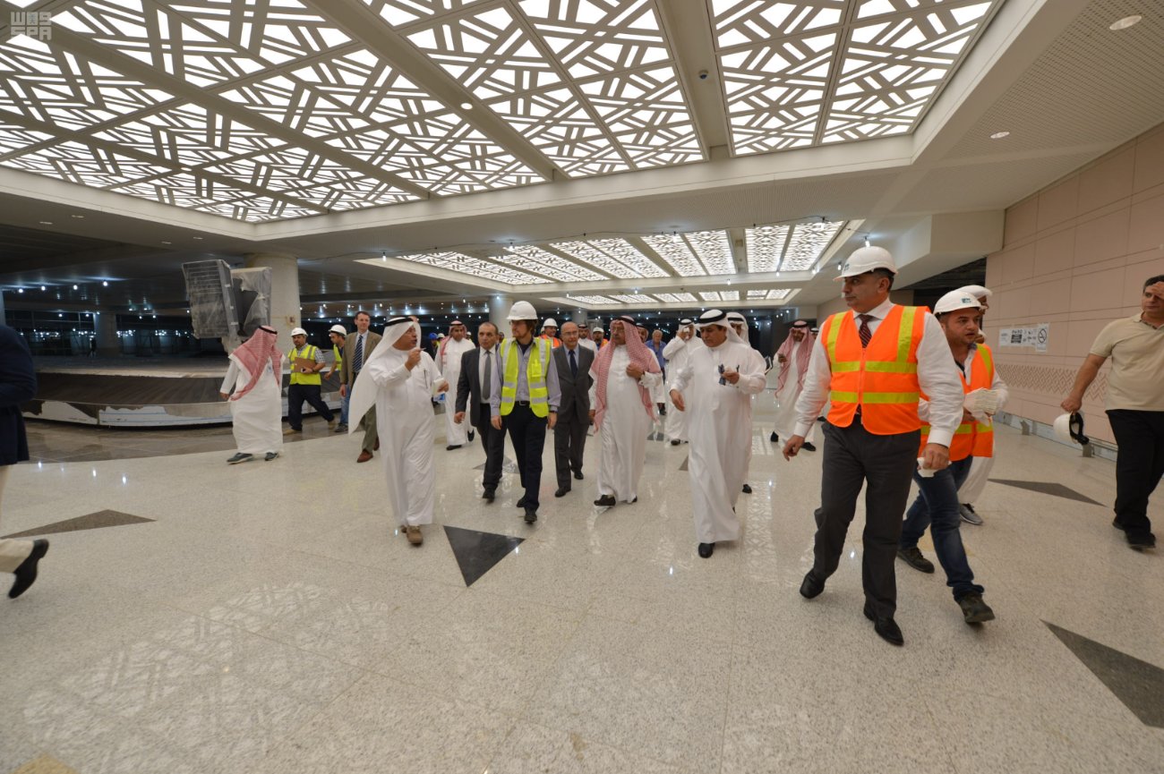 بالصور.. وزير النقل يتفقّد مشروع مطار الملك عبدالعزيز الدولي الجديد