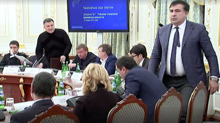 ملاسنة حادة بين وزير داخلية أوكرانيا ومحافظ أوديسا بحضور الرئيس