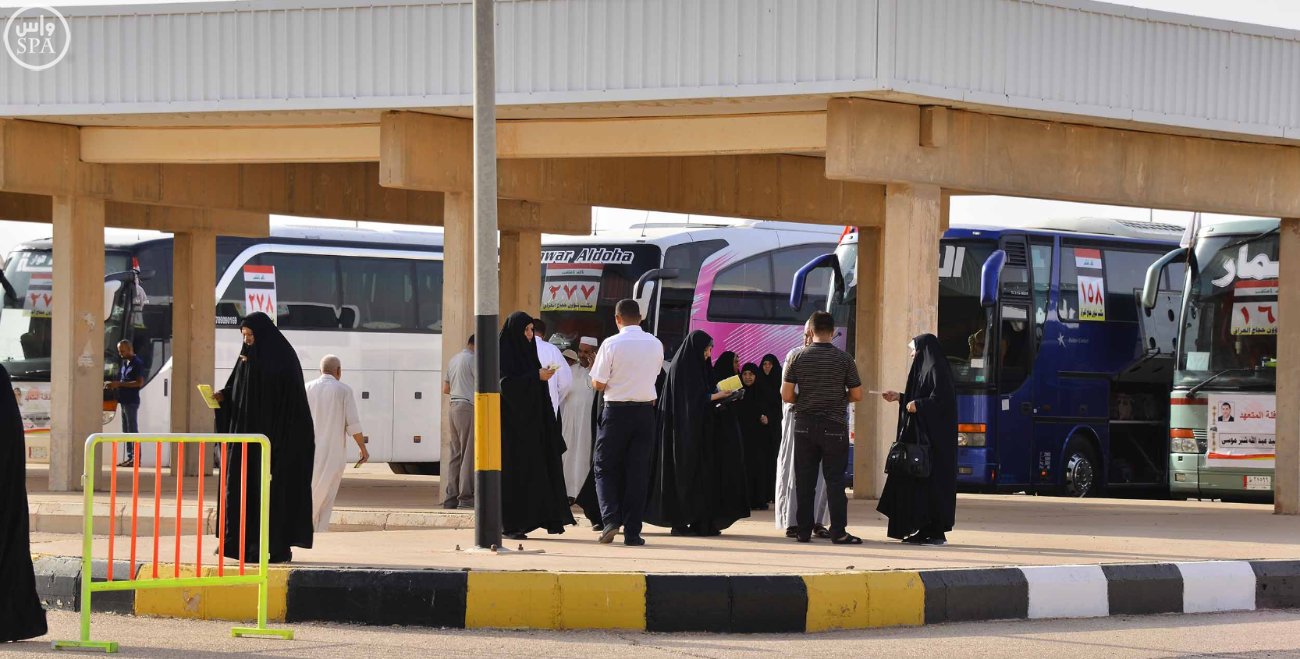 بالصور.. 129 من الحجاج العراقيين يصلون عبر منفذ جديدة عرعر