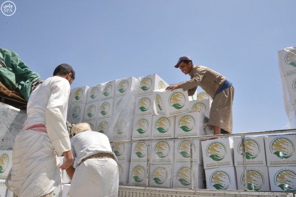 وصول 14 ألف سلة غذائية من الملك سلمان للإغاثة إلى تعز (2)
