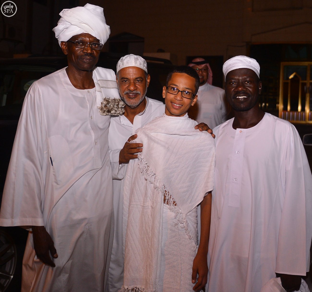 الطفل المخترع الأمريكي من أصل سوداني وعائلته يصلون #جدة لأداء العمرة - المواطن