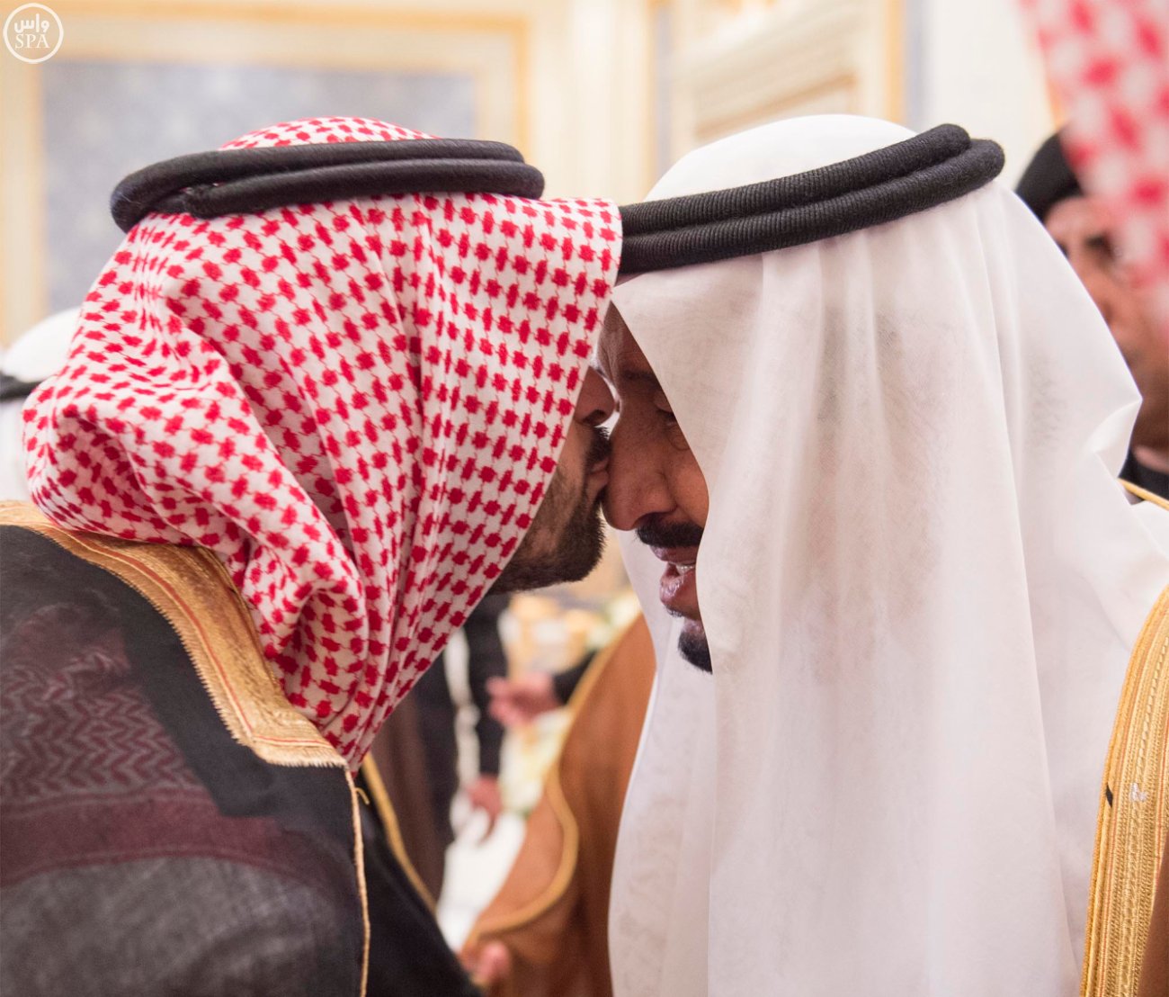 لقطات وصول الملك سلمان إلى الرياض