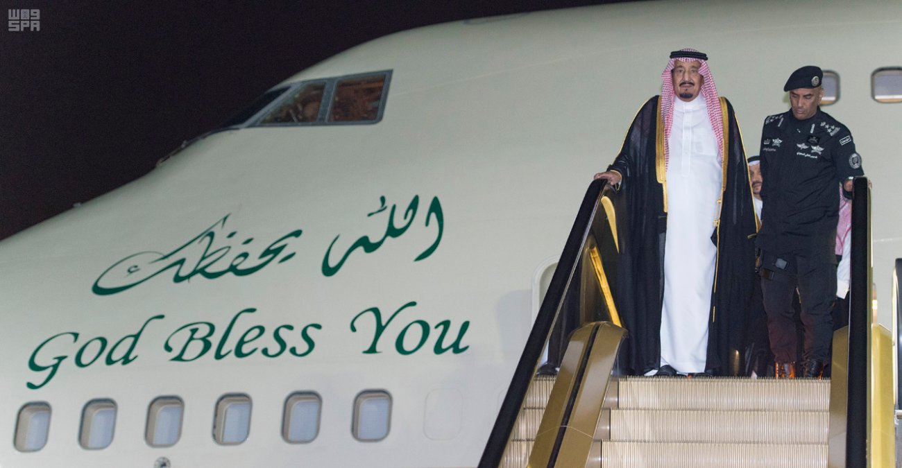 شاهد فيديو وصول #الملك_سلمان إلى الرياض