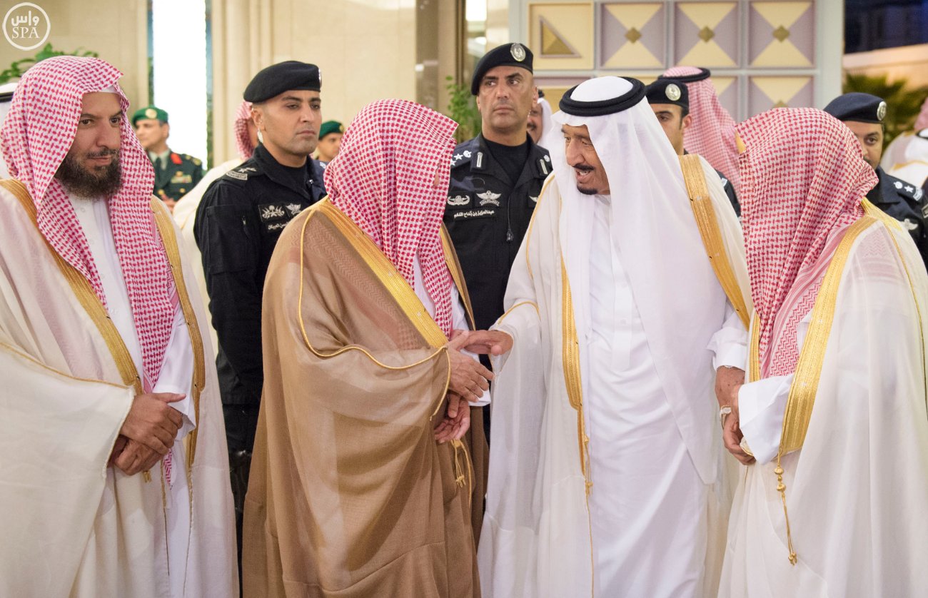 بالصور .. الملك سلمان يصل إلى مكة لقضاء العشر الأواخر من رمضان بجوار بيت الله الحرام