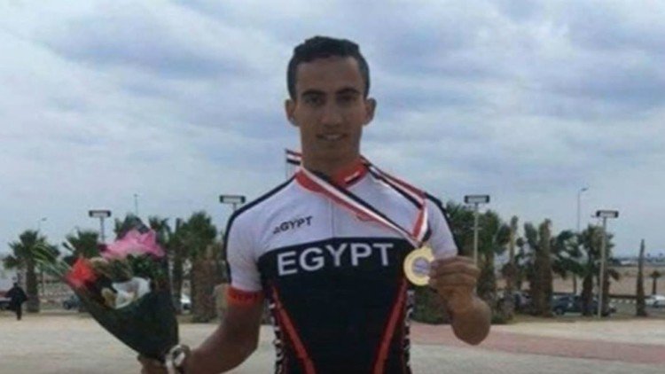 وصول جثمان لاعب المنتخب المصري لمطار القاهرة