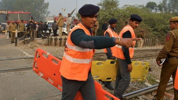 وفاة 10 أشخاص في تحطم طائرة اصطدمت بحائط في #الهند (3)