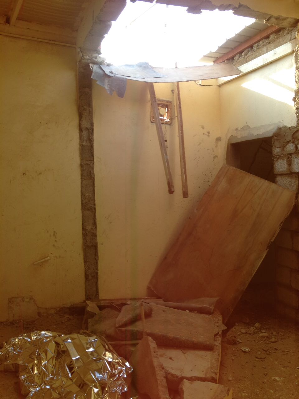 بالصور.. انهيار سقف مبنى يقتل مقيمًا في #صبيا