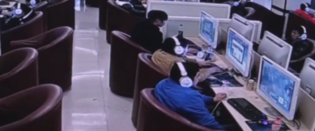 #تيوب_المواطن : لحظة وفاة شاب أمضى 19 ساعة على ألعاب الإنترنت