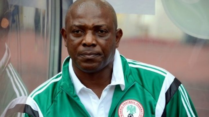 وفاة مدرب منتخب نيجريا السابق ستيفن كيشي بـ”سكتة قلبية”