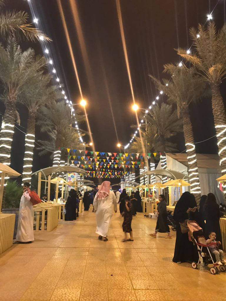بالصور.. الترخيص لأول مستثمرة سعودية في تنظيم الرحلات السياحية بالقصيم