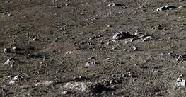 اكتشاف “غبار” حول القمر!
