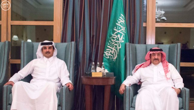 ولي العهد يبحث مع أمير قطر العلاقات الأخوية بين البلدين