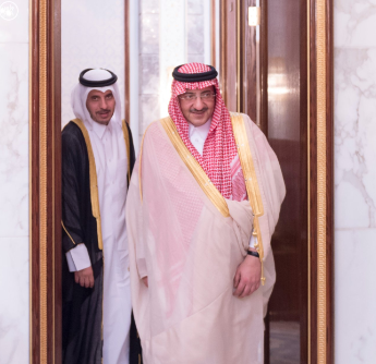 ولي العهد يستقبل رئيس مجلس الوزراء وزير الداخلية في قطر