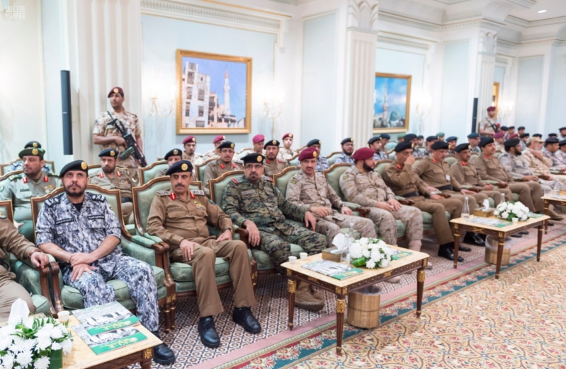 ولي العهد يلتقي قادة القطاعات العسكرية15