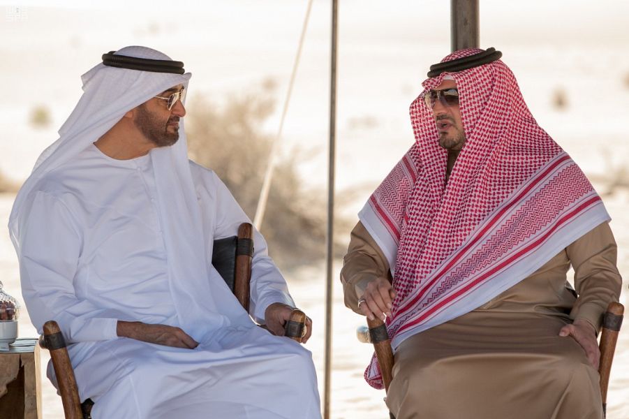 الأمير عبدالعزيز بن سعود بن نايف ومحمد بن زايد يبحثان تعزيز العلاقات الثنائية في أبوظبي
