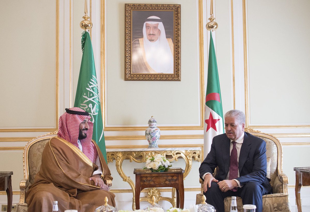 ولي ولي العهد يلتقي الوزير الأول الجزائري ويبحثان التعاون الثنائي