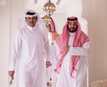 ولي_ولي_العهد وأمير قطر يبحثان العلاقات الأخوية وتطورات المنطقة ‫(164072165)‬ ‫‬
